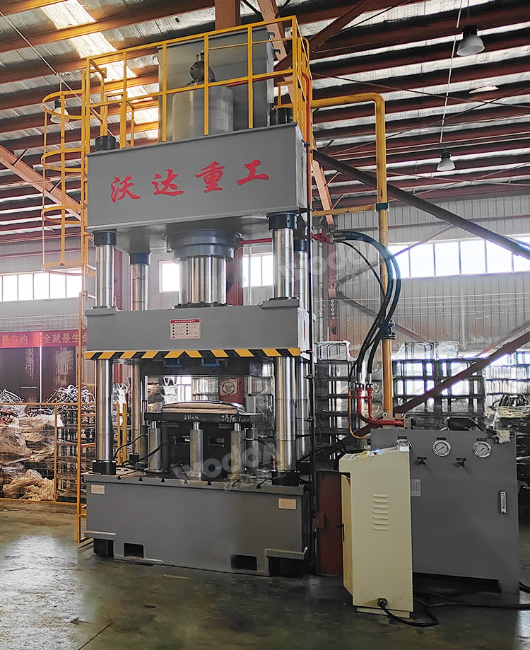 630噸四柱液壓機(jī)客戶現(xiàn)場(chǎng) 630噸四柱液壓機(jī)客戶現(xiàn)場(chǎng)