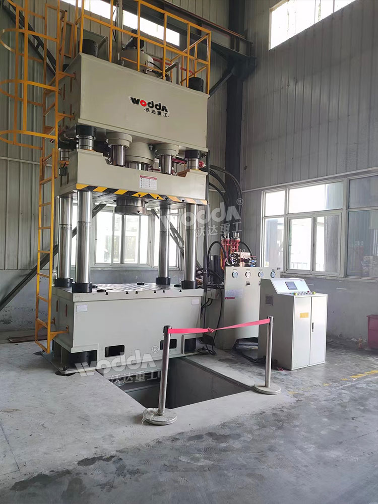 500噸四柱液壓機安裝完成 500噸四柱液壓機安裝完成