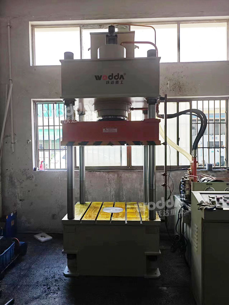 250噸三梁四柱液壓機(jī) 250噸三梁四柱液壓機(jī)