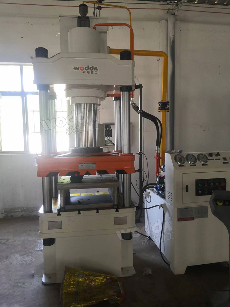 200噸四柱液壓機客戶現場 200噸四柱液壓機客戶現場