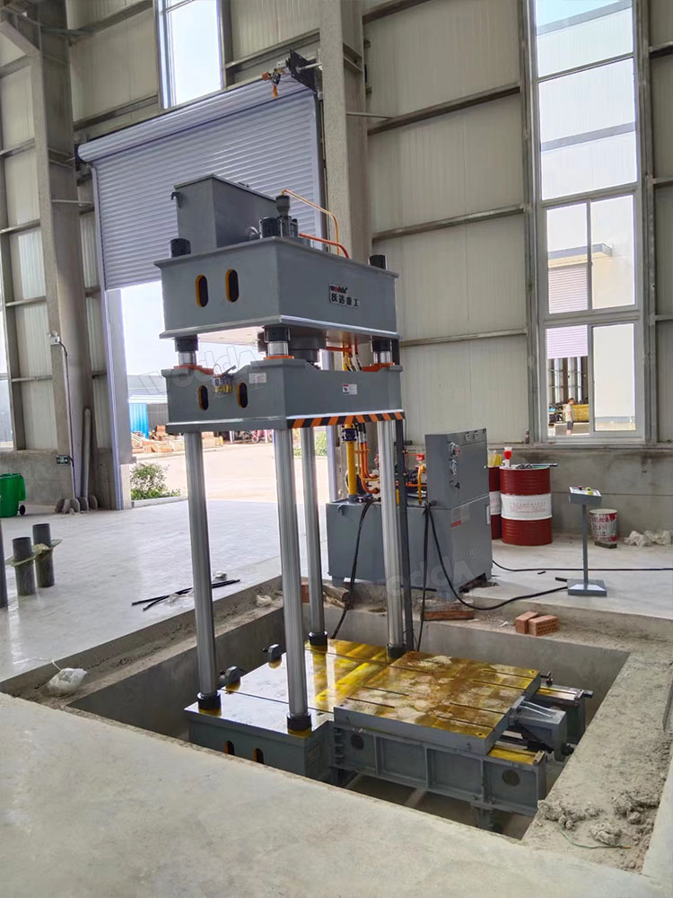 200噸三梁四柱液壓機安裝完成 200噸三梁四柱液壓機安裝完成