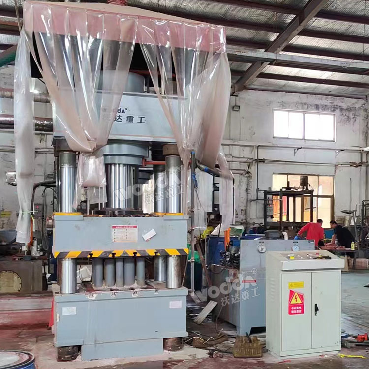 630噸熱壓網箱浮球成型液壓機 630噸熱壓網箱浮球成型液壓機