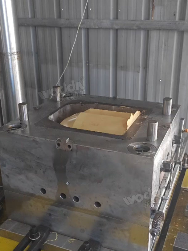 熱壓酚醛樹(shù)脂產(chǎn)品成型 熱壓酚醛樹(shù)脂產(chǎn)品成型