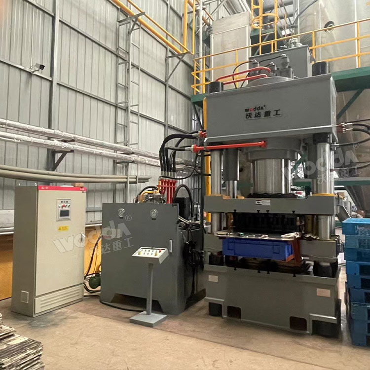 630噸全自動(dòng)粉末壓塊機(jī) 630噸全自動(dòng)粉末壓塊機(jī)