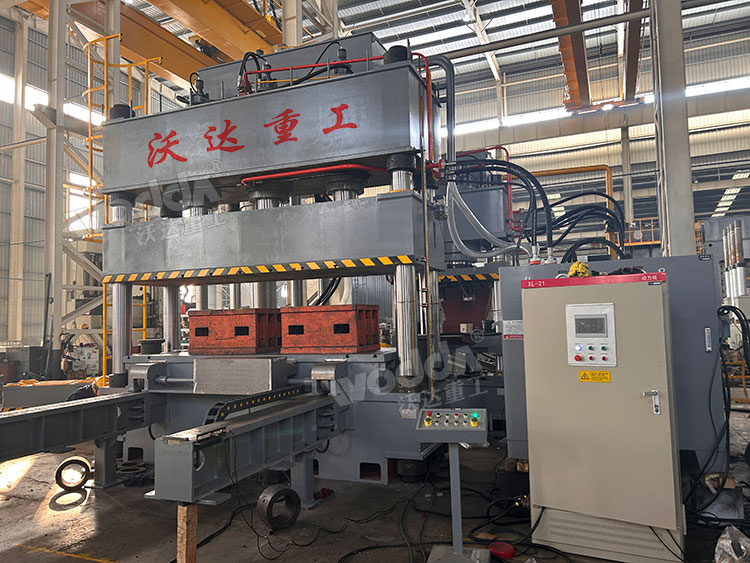 630噸四柱液壓機車間調試 630噸四柱液壓機車間調試