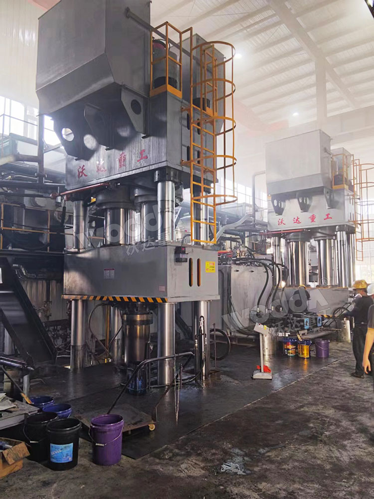 2000噸石墨坩堝液壓機(jī)客戶現(xiàn)場(chǎng) 2000噸石墨坩堝液壓機(jī)客戶現(xiàn)場(chǎng)