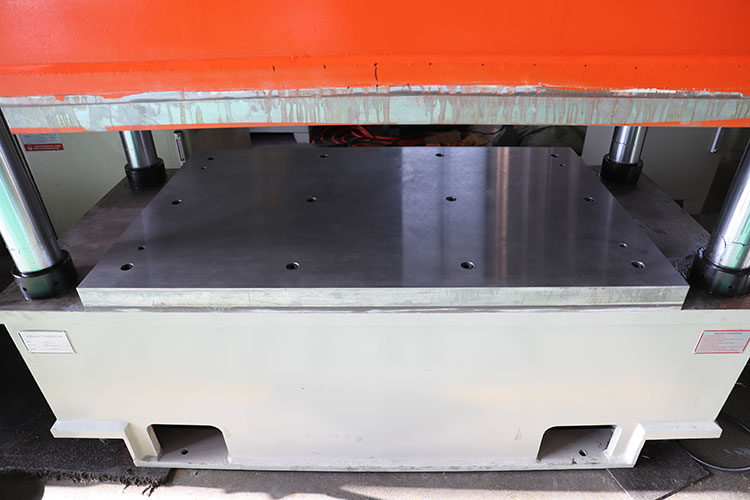 液壓機工作臺細節