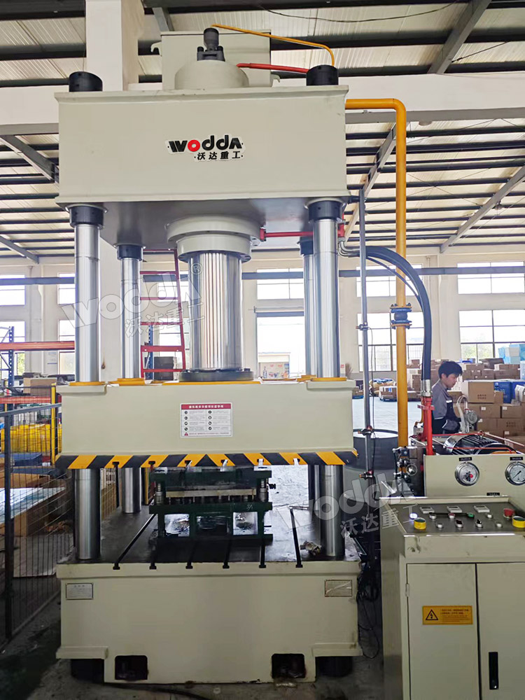 315噸三梁四柱液壓機現場