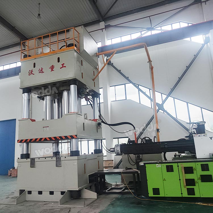 2000噸汽車配件成型液壓機現場