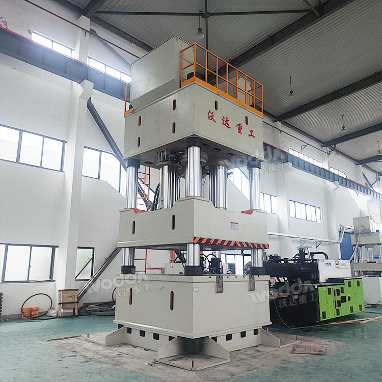 2000噸復合材料汽車配件成型液壓機現場