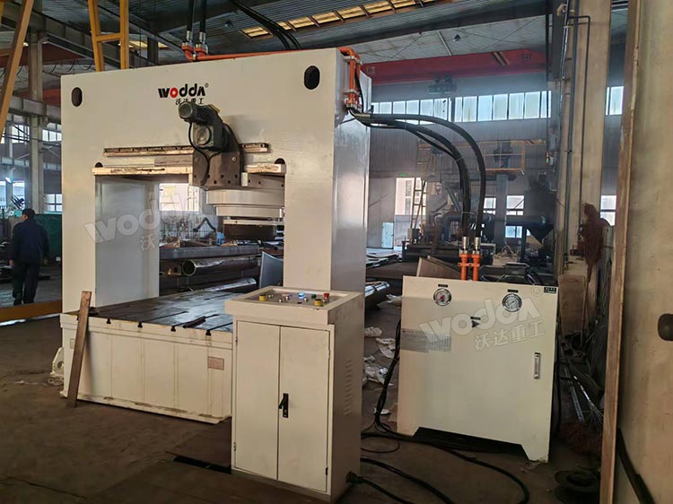 630噸移動龍門液壓機 630噸移動龍門液壓機