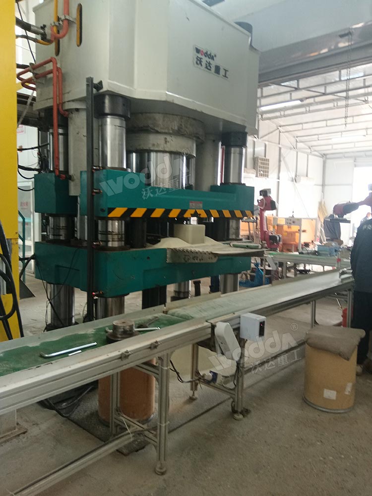 800噸四梁四柱鹽磚機 800噸四梁四柱鹽磚機