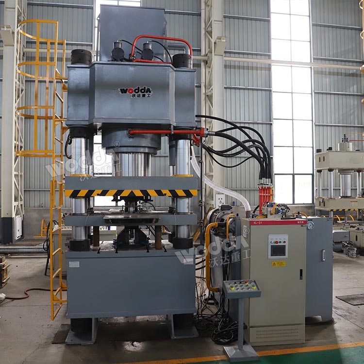 800噸四梁四柱液壓機(jī) 800噸四梁四柱液壓機(jī)