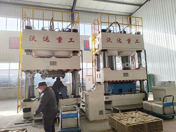 木屑托盤液壓機現場 木屑托盤液壓機現場