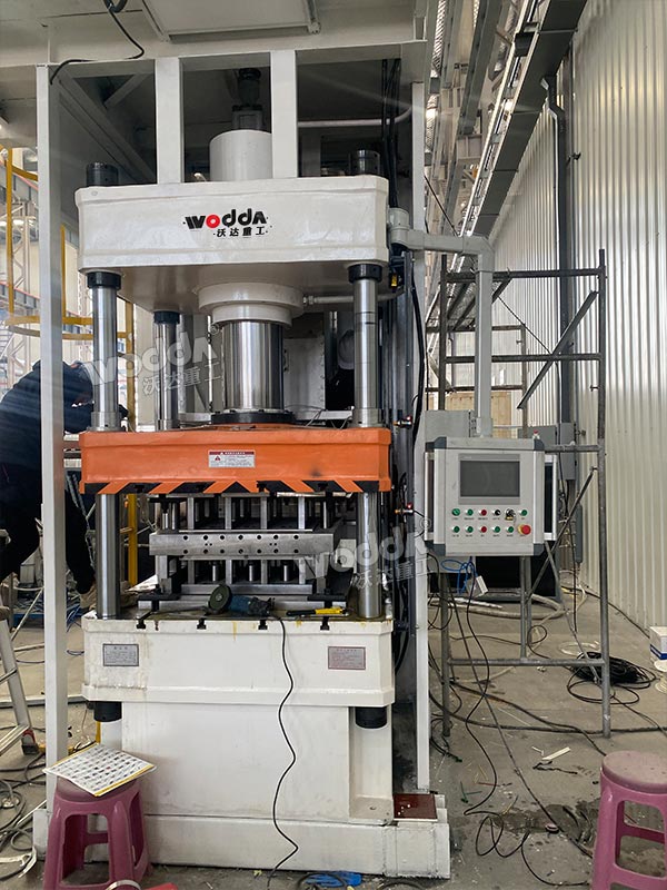 200噸三梁四柱液壓機現場調試 200噸三梁四柱液壓機現場調試