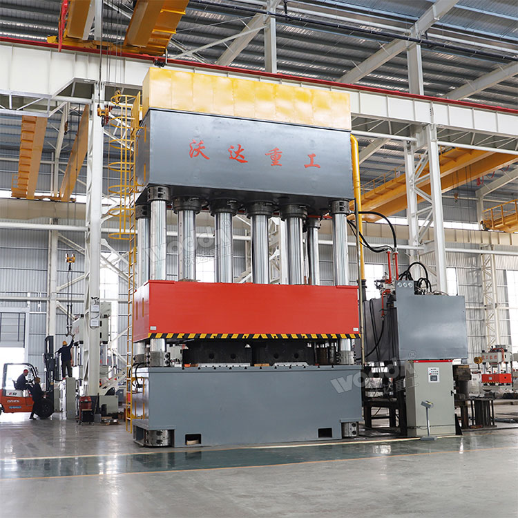 2500噸四柱液壓機(jī) 2500噸四柱液壓機(jī)