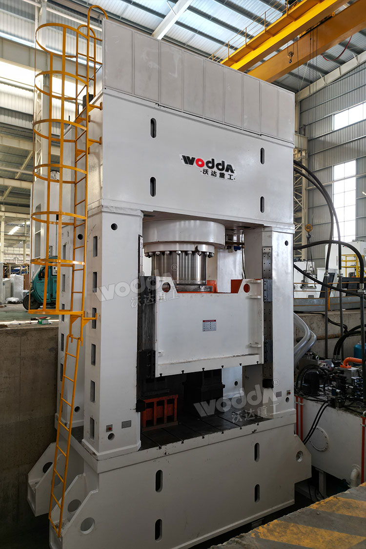 2500噸熱鍛法蘭盤成型液壓機(jī) 2500噸熱鍛法蘭盤成型液壓機(jī)