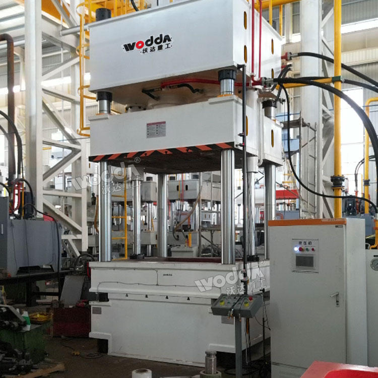 500噸蛭石板液壓機車間調試 500噸蛭石板液壓機車間調試