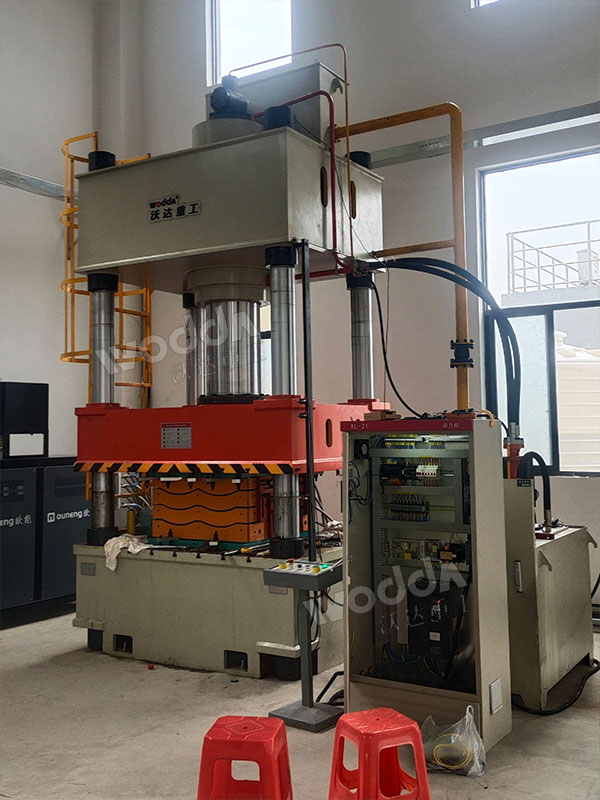 630噸防彈插板液壓機安轉調試