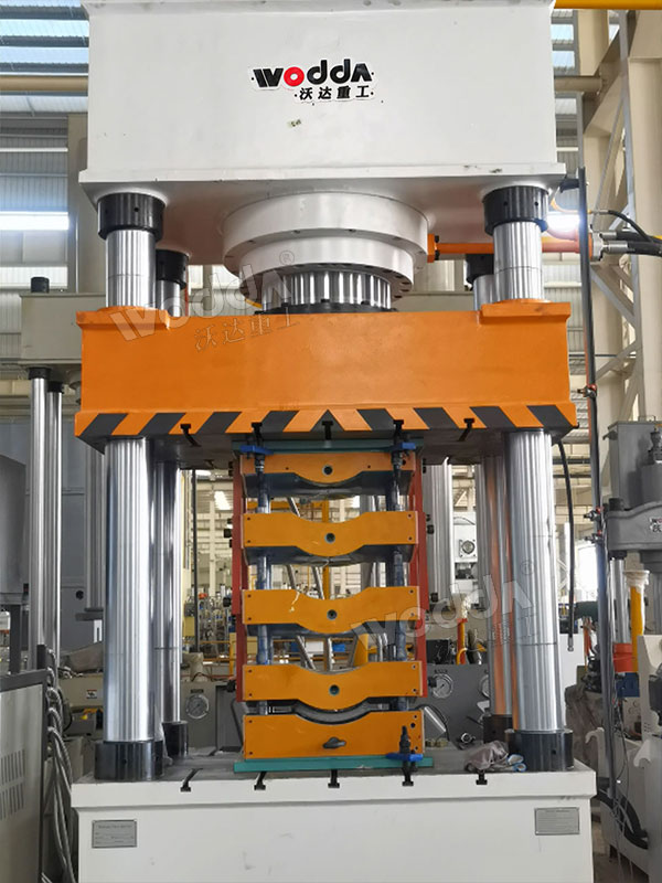 630噸四柱液壓機車間試機