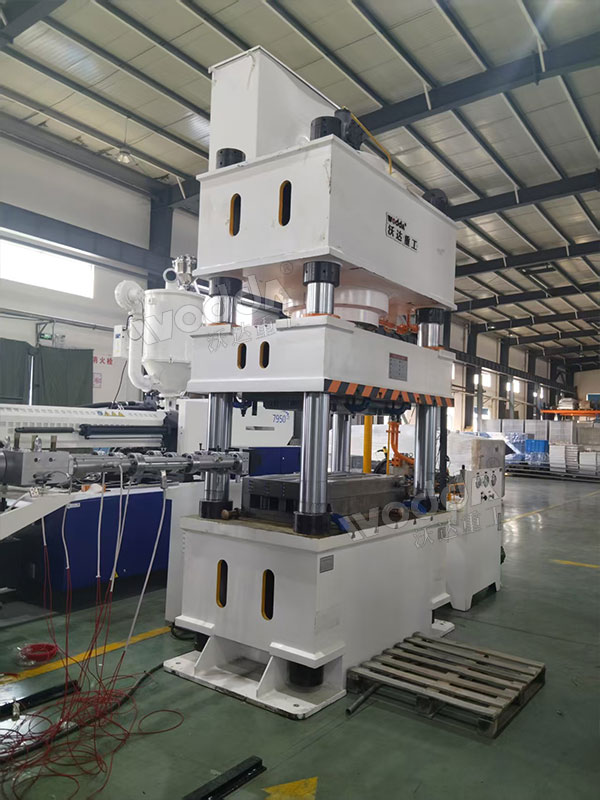 630噸復合材料成型液壓機