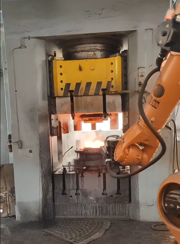 2500噸熱鍛液壓機現場（法蘭）