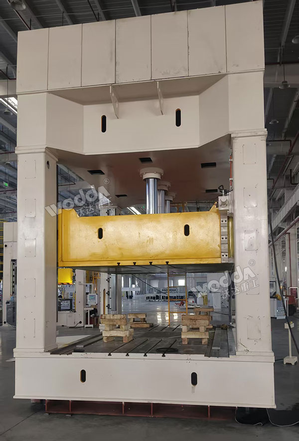 315噸框架式汽車內(nèi)飾件成型液壓機(jī) 315噸框架式汽車內(nèi)飾件成型液壓機(jī)