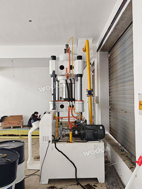 315噸四柱液壓機現場