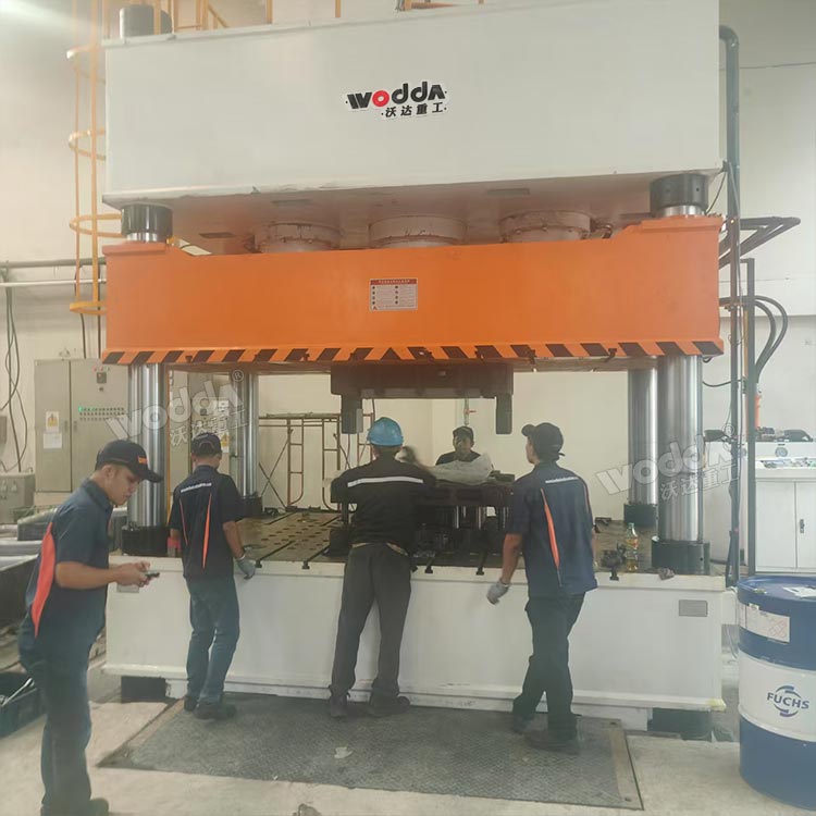 1000噸汽車變速箱油底殼成型機