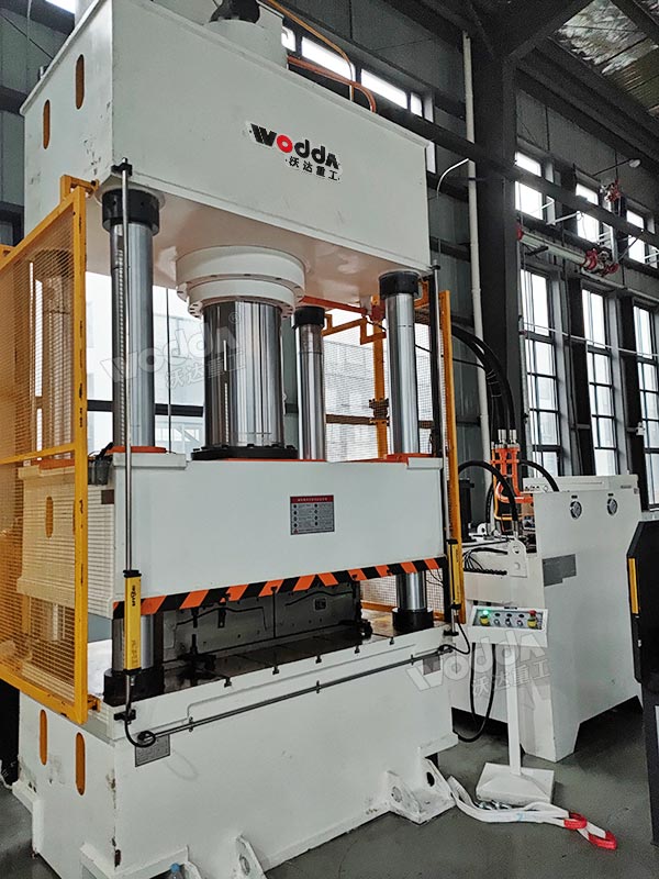 500噸模壓汽車風管保護套成型機