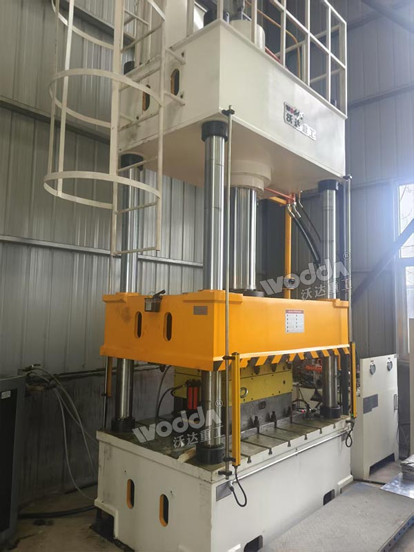 315噸復合材料成型液壓機 315噸復合材料成型液壓機