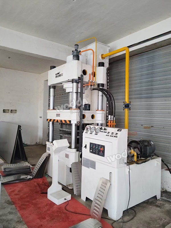 315噸四柱液壓機 315噸四柱液壓機