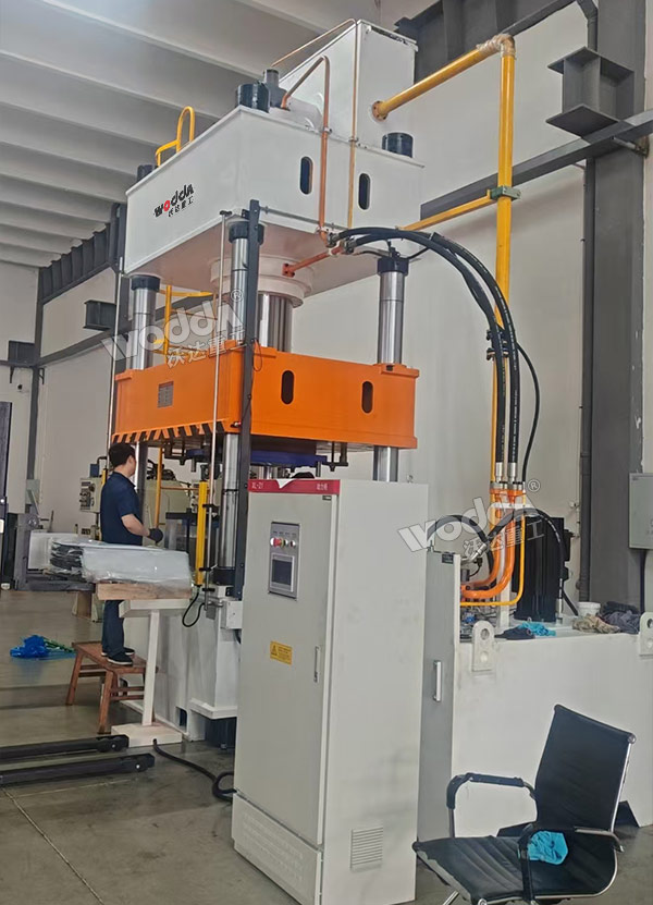 630噸汽車配件成型液壓機 630噸汽車配件成型液壓機