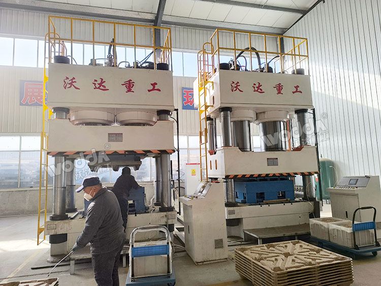 1600噸木屑托盤液壓機現場