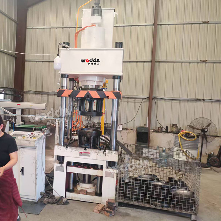 200噸封頭液壓機（生產線）