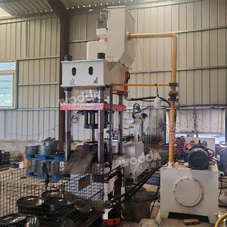 200噸封頭液壓機現場