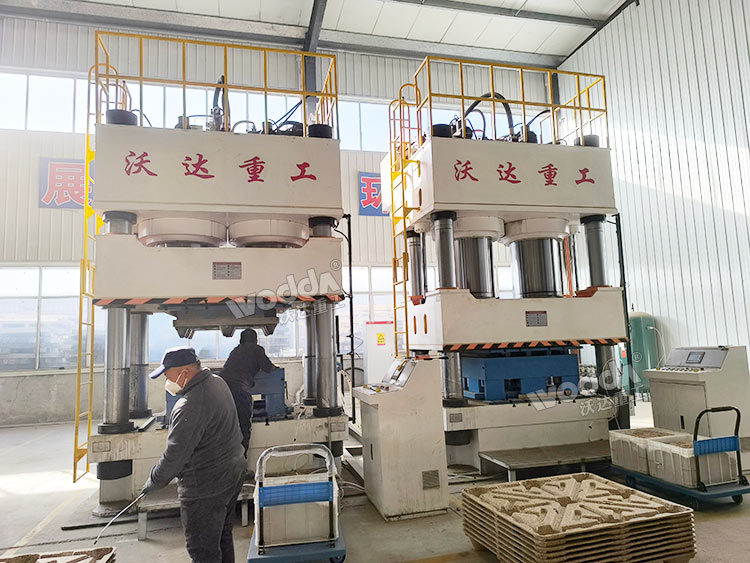 1600噸木屑托盤液壓機現場