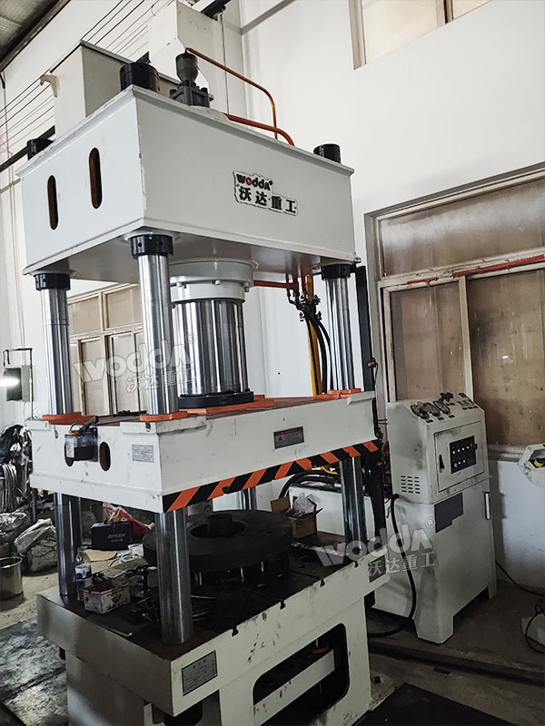 200噸四柱液壓機 200噸四柱液壓機