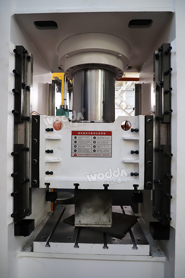 315噸框架式液壓機(jī)細(xì)節(jié)