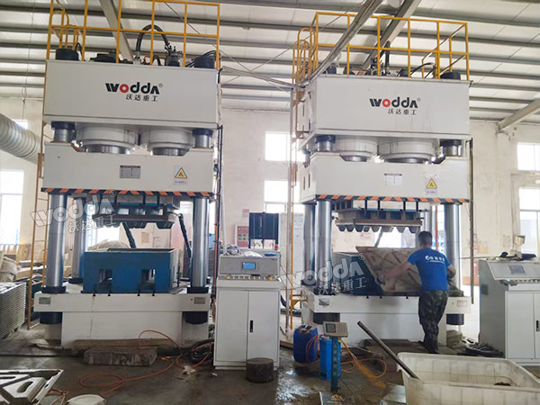 1600噸木屑托盤液壓機 1600噸木屑托盤液壓機