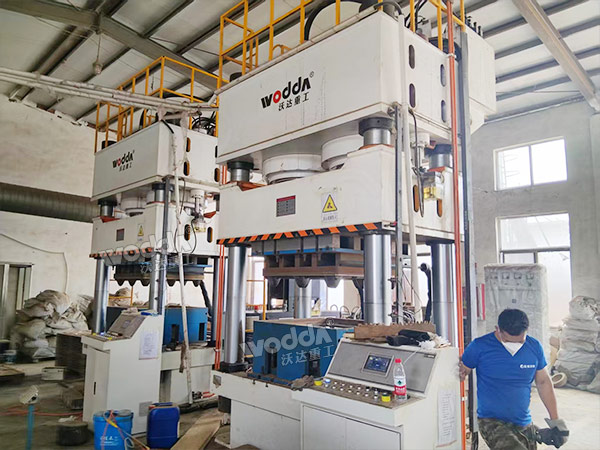 1600噸木屑托盤液壓機調試 1600噸木屑托盤液壓機調試