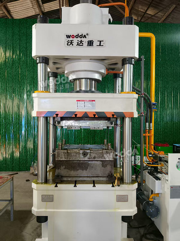 315噸復(fù)合材料成型液壓機(jī)