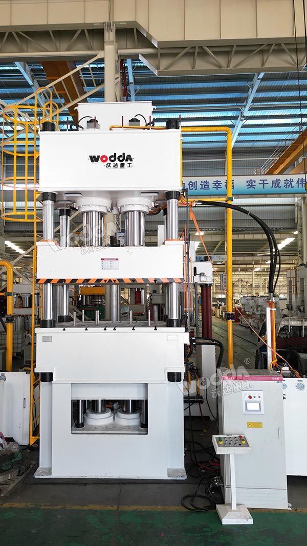 630噸四柱液壓機(液壓墊) 630噸四柱液壓機(液壓墊)