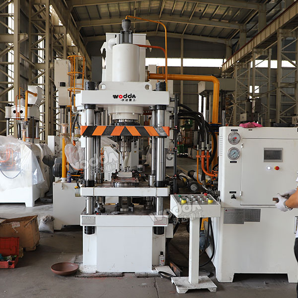 120噸汽車摩擦片成型液壓機