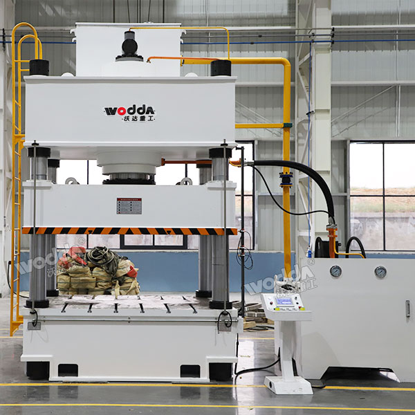 630噸四柱液壓機(jī).jpg 630噸四柱液壓機(jī).jpg