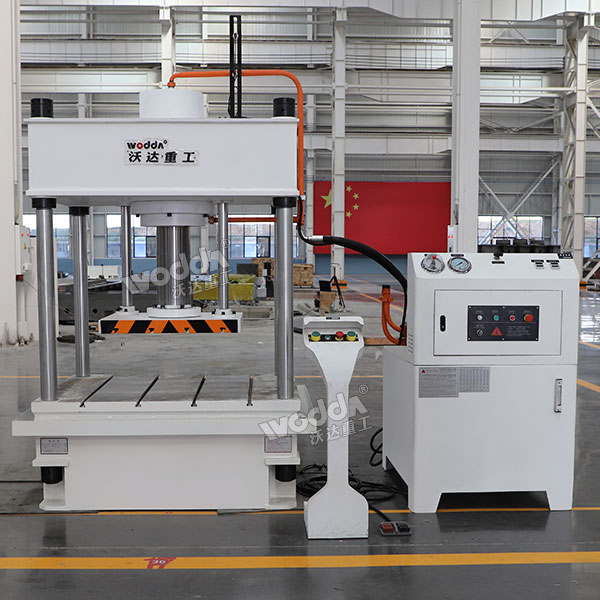 200噸兩梁四柱液壓機.jpg 200噸兩梁四柱液壓機.jpg