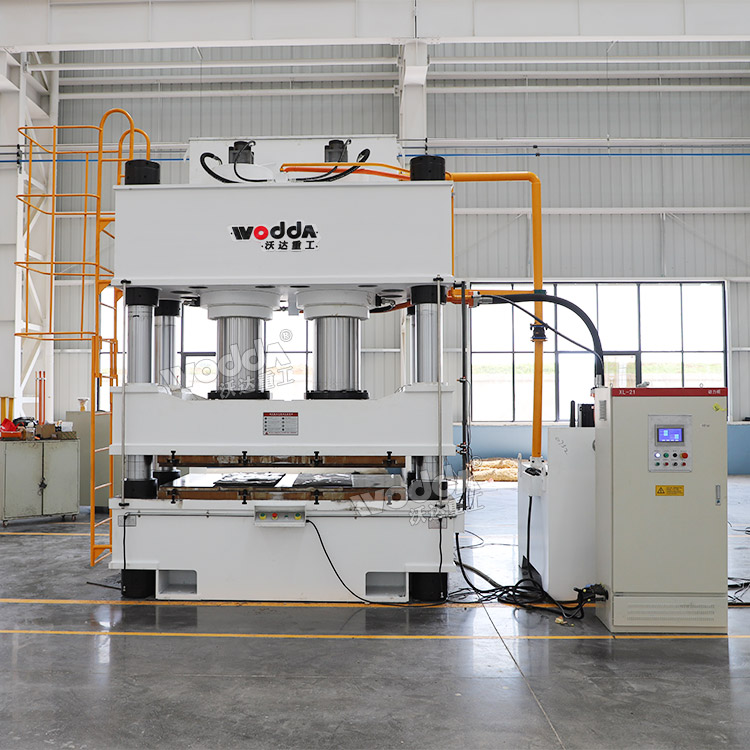 800噸四柱液壓機.jpg 800噸四柱液壓機.jpg