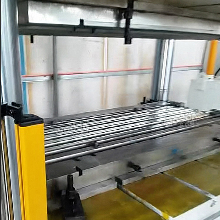 630噸四柱液壓機(jī)沖壓波紋板成型 630噸四柱液壓機(jī)沖壓波紋板成型