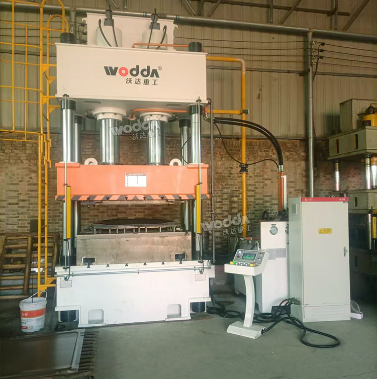 400噸汽車配件成型液壓機試機現場 400噸汽車配件成型液壓機試機現場