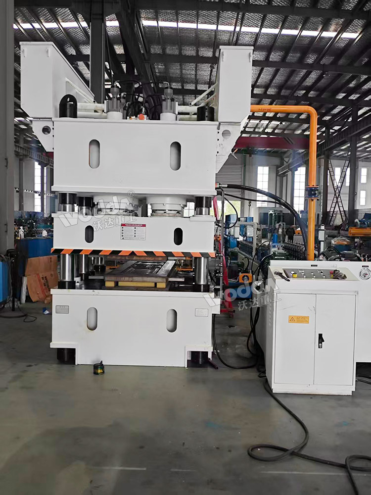 2400噸不銹鋼門板壓花機 2400噸不銹鋼門板壓花機